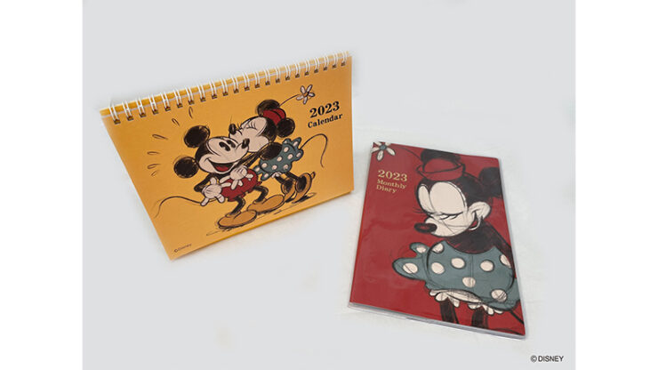 写真左から「2023年版 ミッキーマウス＆ミニーマウスデザイン ダイアリー」、「2023年版 ミッキーマウス＆ミニーマウスデザイン カレンダー」