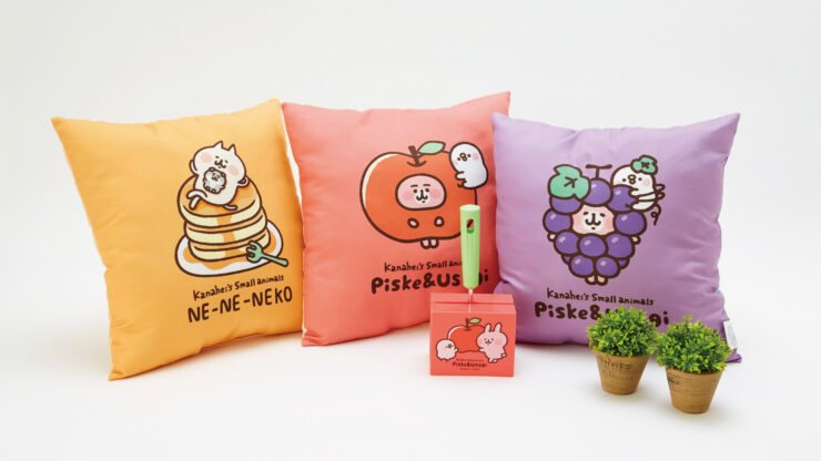 後列左から「ミニクッション パンケーキ」、同「りんご」、同「ぶどう」手前「粘着式クリーナー」